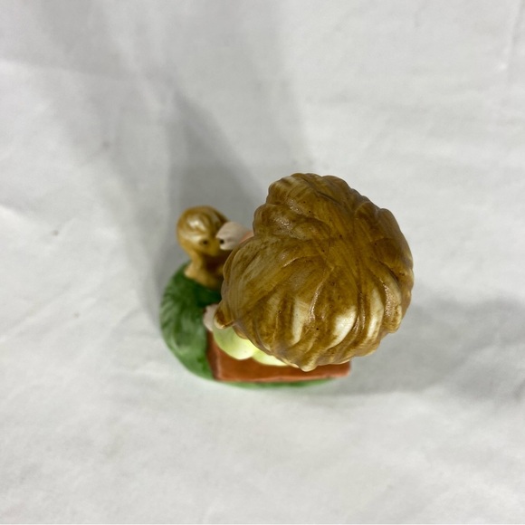 Vintage Ceramic Knickknack Wide-Eyed Little Girl with Puppy - Picture 3 of 6